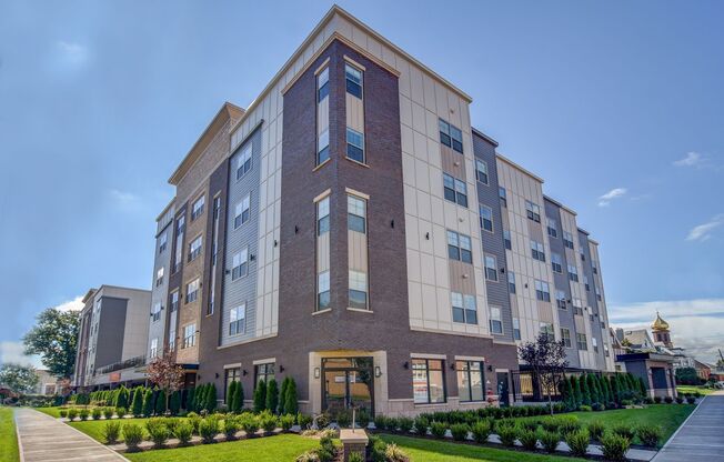 1 bed, 1 bath, 762 sqft, $2,395, Unit Residence 413