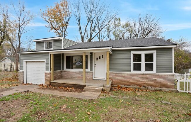 Fully Remodeled 3 bedroom | 1 bathroom | 1 car garage | Springfield! PETS WELCOME!