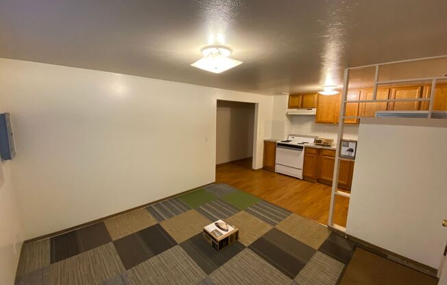 1 bed, 1 bath, 650 sqft, $975, Unit 4