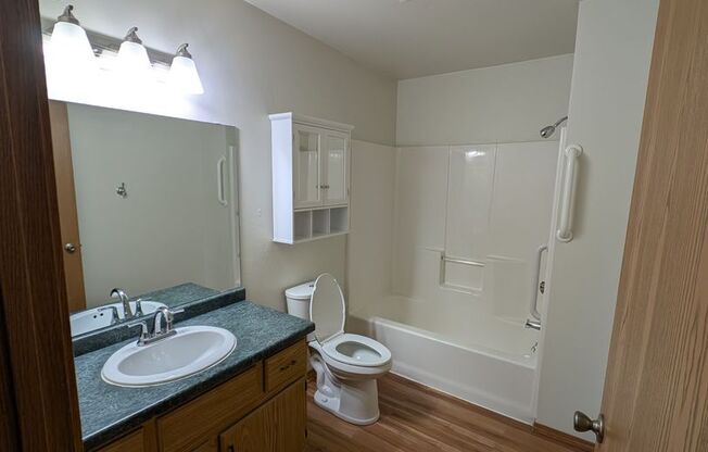 2 beds, 1 bath, 1,100 sqft, $1,359, Unit 1053 5301