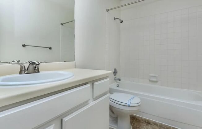 2 beds, 1 bath, 984 sqft, $1,675, Unit 135