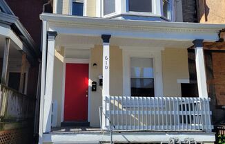 610 S Pershing Avenue
