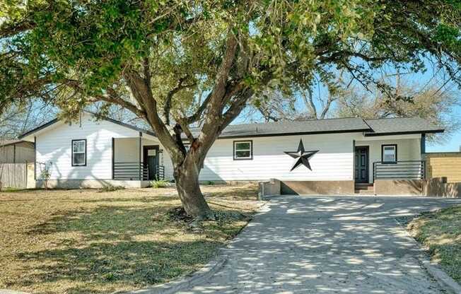 1571 Manning AVE