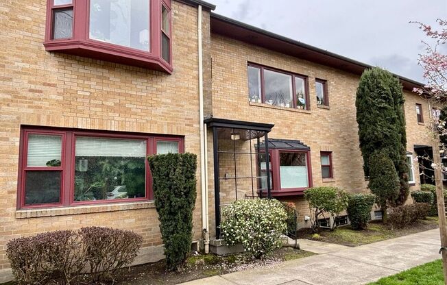 "Lovely Updated Condo in the Sullivan's Gulch Neighborhood" Water/Sewer/Trash & Heat Included in the Rent. Pet Friendly and Washer & Dryer in the Unit!
