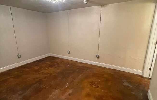 3 beds, 2 baths, 1,100 sqft, $1,275, Unit 205