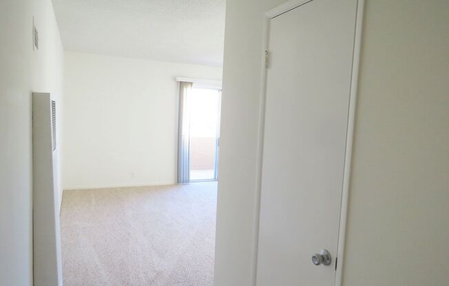 Studio, 1 bath, 360 sqft, $1,650, Unit 40-9