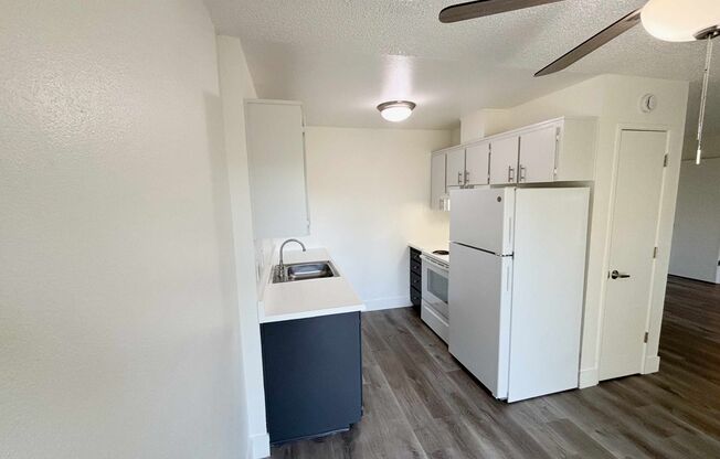 2 beds, 1 bath, 700 sqft, $1,465, Unit 07