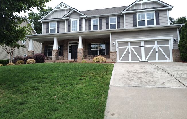 Gorgeous 5 beds, 2.5 bath home located in the Whispering Pines Community!