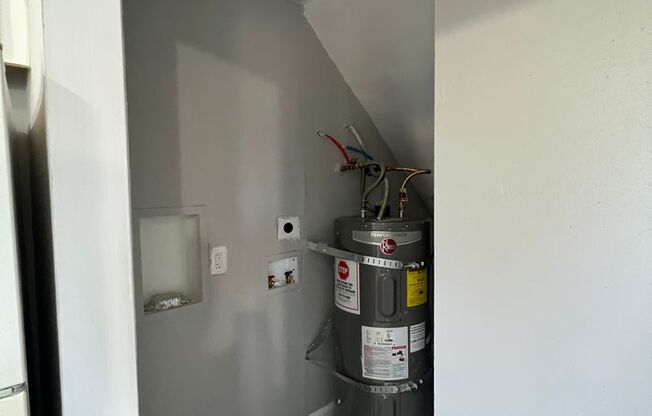 2 beds, 1 bath, 780 sqft, $1,350, Unit 02