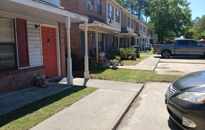 Huge 3 bed unit in North Charleston!