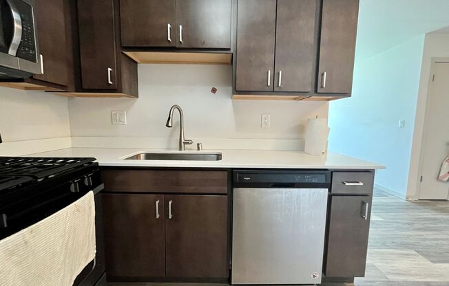 1 bed, 1 bath, $1,125, Unit 220