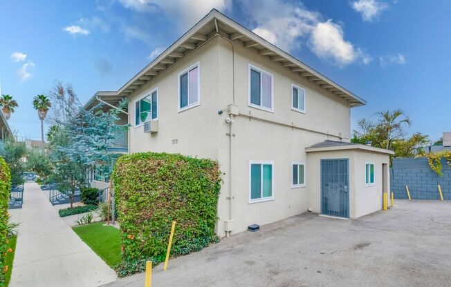 Modern Courtyard-Style Living in Hyde Park — Secure, Pet-Friendly & Minutes from LAX