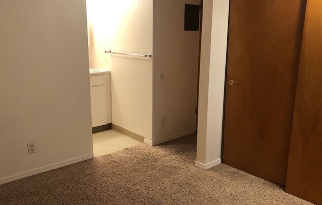 1 bed, 1 bath, 420 sqft, $585, Unit 8257