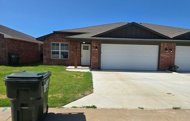 3 beds, 2 baths, 1,470 sqft, $1,600