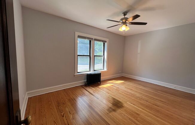 3 beds, 1 bath, 825 sqft, $3,595, Unit 2121-27-1A