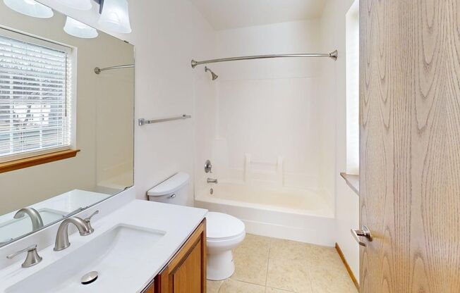 3 beds, 2.5 baths, 2,000 sqft, $2,750, Unit D-2