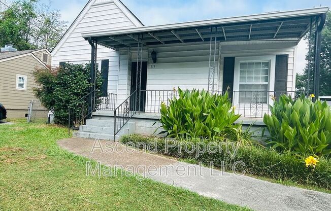 215 S MOORE RD