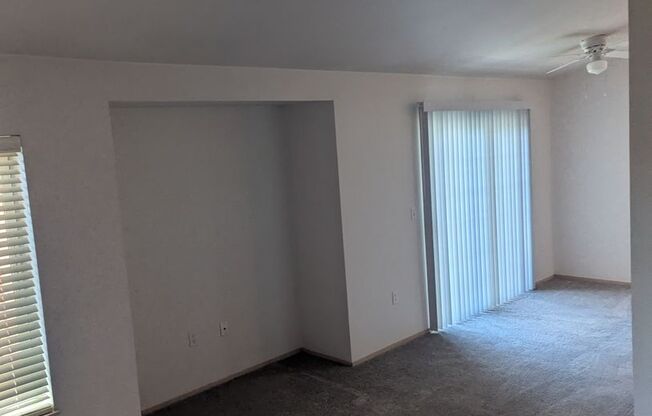2 beds, 1 bath, 878 sqft, $1,775, Unit E202