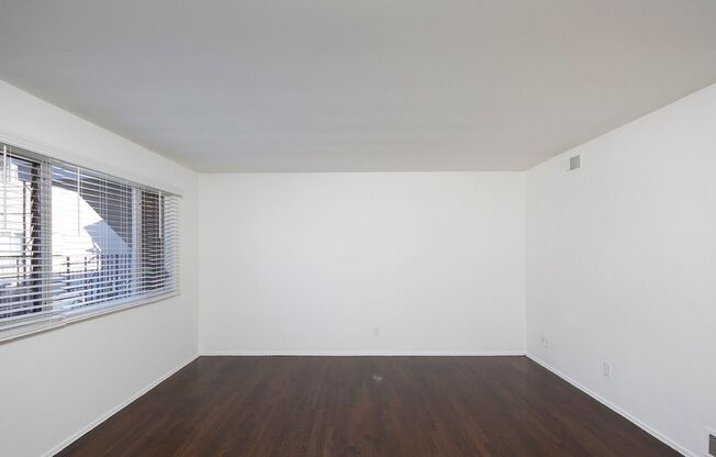 *OPEN HOUSE: 11/14 3-6PM* Beautiful 2 Br in College Area w/ Parking