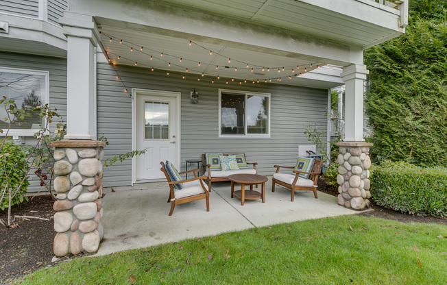 Beautiful open layout 2-level townhome!