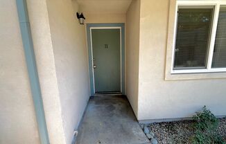 2 beds, 1 bath, 864 sqft, $1,300