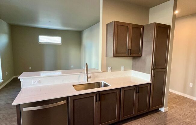 2 beds, 2 baths, 963 sqft, $1,995, Unit 204