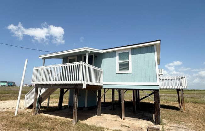 Elegant 2/1 Beach Cottage in Surfside !