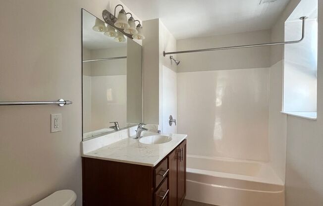 2 beds, 1 bath, 1,000 sqft, $2,225, Unit 703