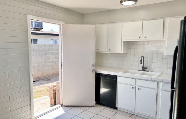 2 beds, 1 bath, 765 sqft, $1,195