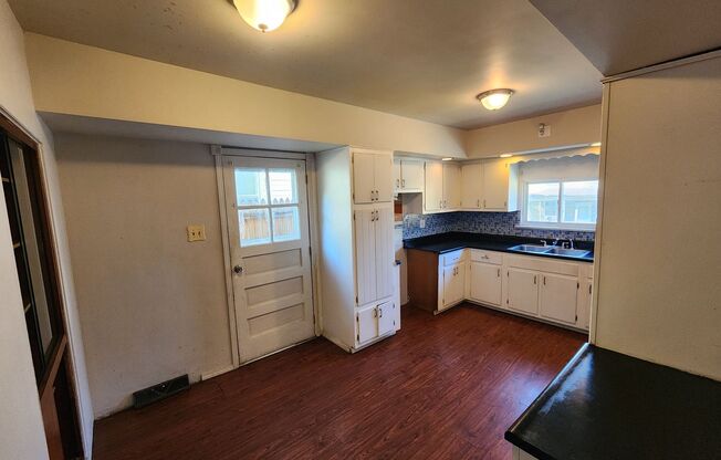 3 beds, 1 bath, $1,295