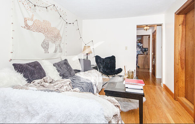 39 Charles St Apt 4M