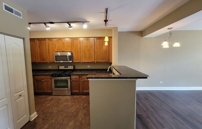 2 beds, 2 baths, 1,351 sqft, $2,300, Unit 518