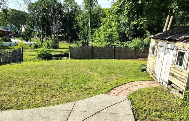 133 BATES AVE