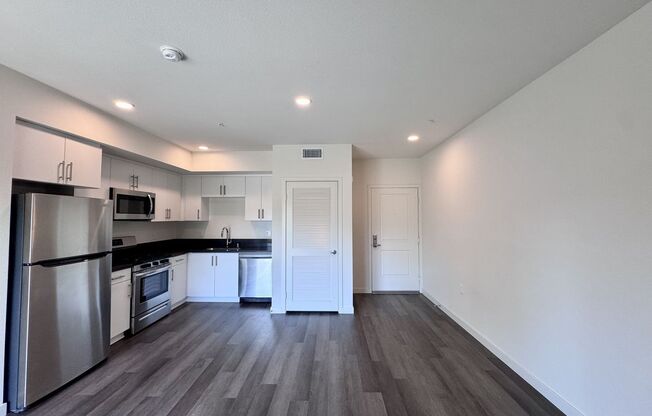 1 bed, 1 bath, 584 sqft, $2,880, Unit 315