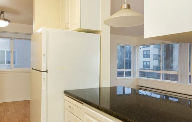 2 beds, 1 bath, 888 sqft, $2,695, Unit C-208