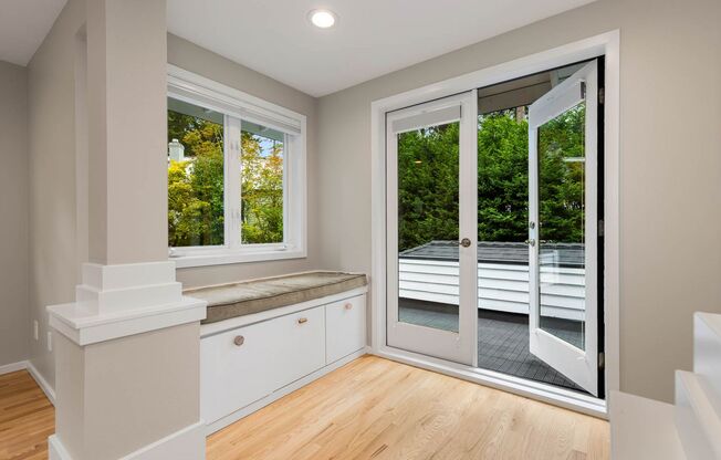 4 beds, 3.5 baths, $5,695