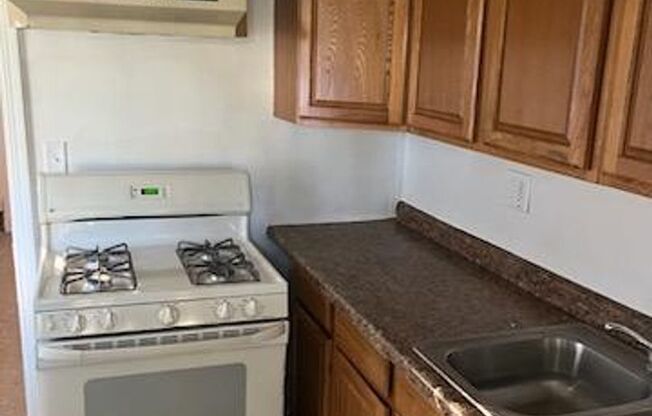 2 beds, 1 bath, $1,000