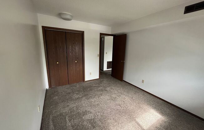 1 bed, 1 bath, 555 sqft, $595, Unit 02