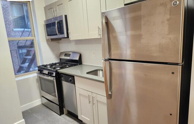 1 bed, 1 bath, 690 sqft, $3,046, Unit 32F