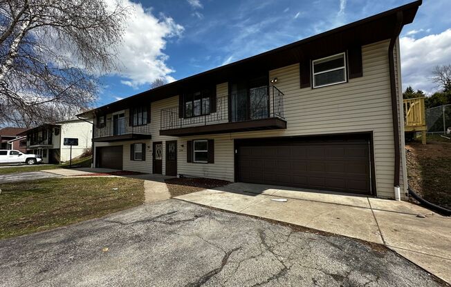 2746 - 2748 Nicolet Dr - Duplex