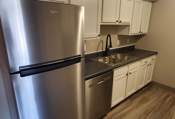 1 bed, 1 bath, 850 sqft, $1,050, Unit 6-610