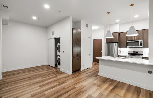 Studio, 1 bath, 499 sqft, $1,485, Unit 105