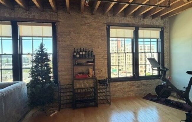 2 beds, 1 bath, 933 sqft, $2,350, Unit 404