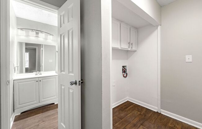 2 beds, 2 baths, 979 sqft, $1,250, Unit 3290S