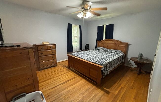 3 beds, 2 baths, $1,100