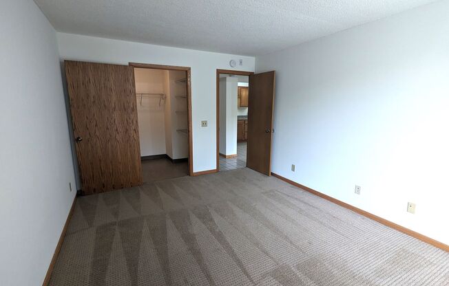 2 beds, 1 bath, $1,795, Unit 604