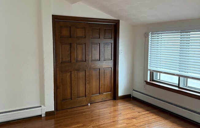 2 beds, 1 bath, $2,650, Unit 4