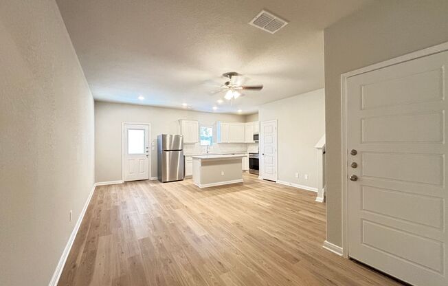 Brand New 3 Bd 2.5 Full Bath Townhouse Near UTSA & LaCantera