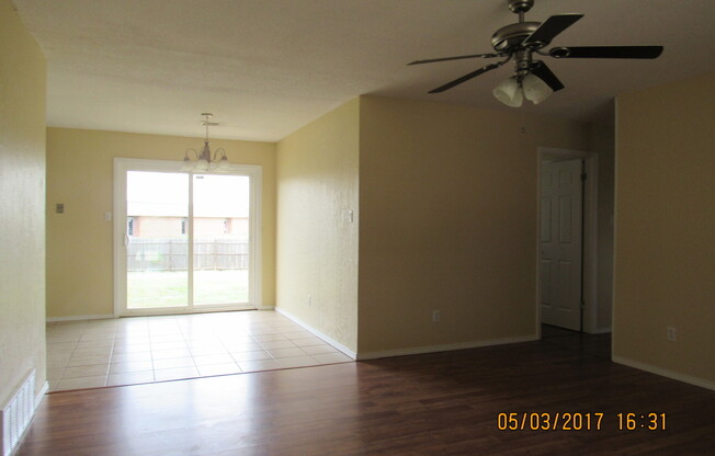 3 beds, 1.5 baths, $900