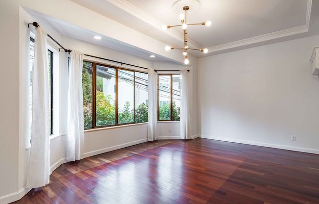 Corona Heights: Townhouse w/ Spectacular Views, Deck, Yard & Optional Parking